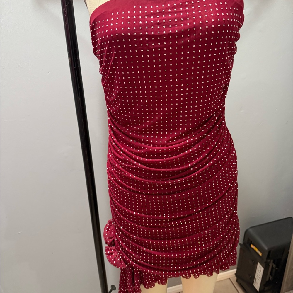 Elegant Burgundy Strapless Dress